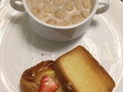 自助早餐-蛋糕+麦片-天津君隆威斯汀酒店