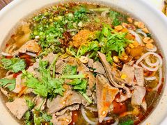 -爆炸头阿姨小四川正宗川味小吃(无任何分店)