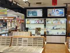 -MiRi眼镜连锁·蔡司·尼康控优点合作店(莘庄店)