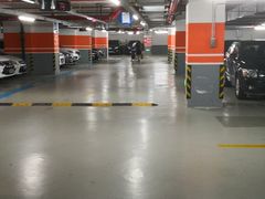 -绿地缤纷城-停车场