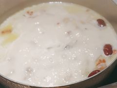 -洪氏嗨捞·广东猪肚鸡·椰子鸡火锅(西咸万象城店)