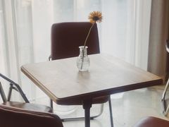 靠窗位-中国油画院咖啡馆