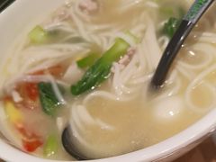 -蒙自源米线大王(花园城商场店)