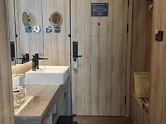 -西安大雁塔科技大学地铁站亚朵酒店