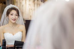 -现代经典婚纱摄影