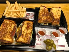 -The Habit Burger Grill 哈比特汉堡(爱琴海店)