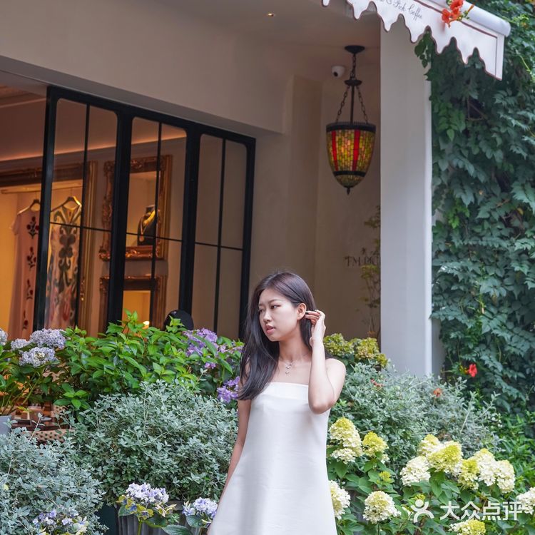 找到一家法里法气的咖啡店