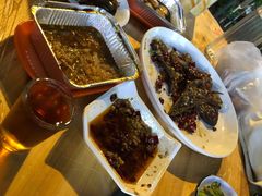 -顶峰夜宴·龙虾烧烤大排档(九江学院店)