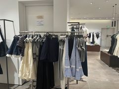 -URBAN REVIVO(高德置地广场·春广场店)