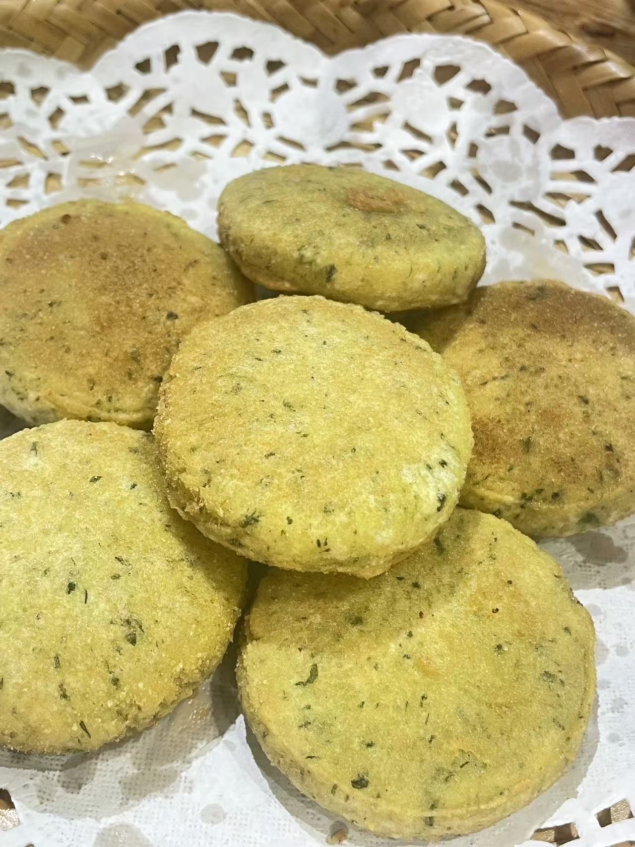 蒿子粑粑非常好吃微甜糯叽叽的口感很好