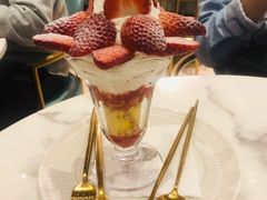 草莓盛宴巴菲杯-KNOTKNOT珞珞·日式甜品(K11店)