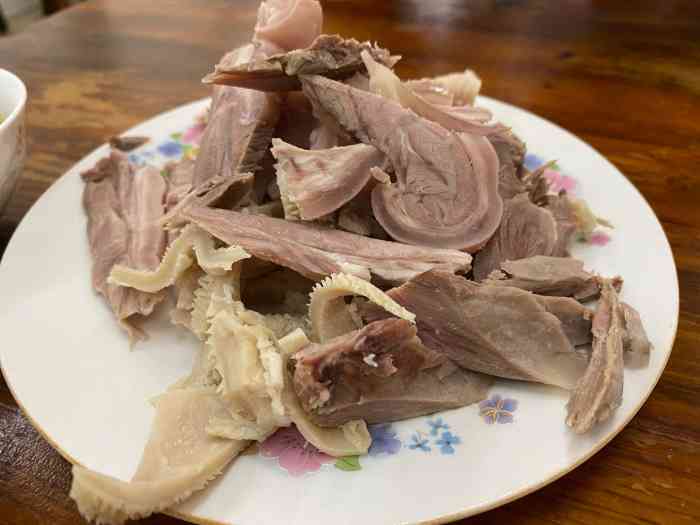 苏州藏书羊肉(原灵岩南路店)-"白切羊肉面羊肉很多哦 泡在汤里热一下