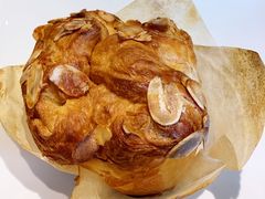 扁桃仁流心丹麦酥-星巴克(洛阳中州路王府井店)