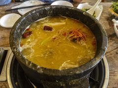 -鲁朗纳麦石锅鸡庄园