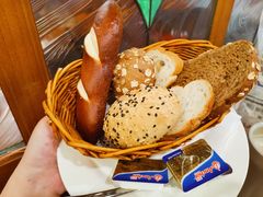 面包筐黄油-申德勒加油站西餐厅Schindlers Tankstelle(上海外滩店)