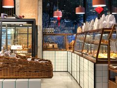 面包甜点陈列柜-Dough&Joe团憩(瑞虹天地月亮湾店)