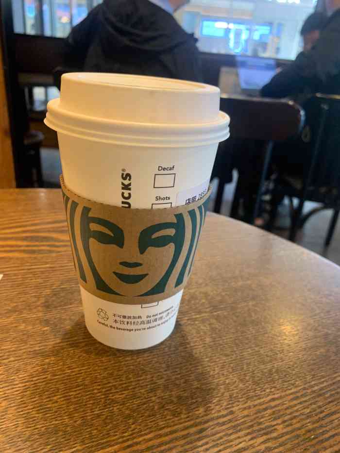 星巴克(杭州天虹店)-"寒潮来袭,路上居然已经好多人穿羽绒服,看.