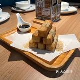 是一个适合年轻人的店。跟女朋友来吃饭很适合打卡留念奥