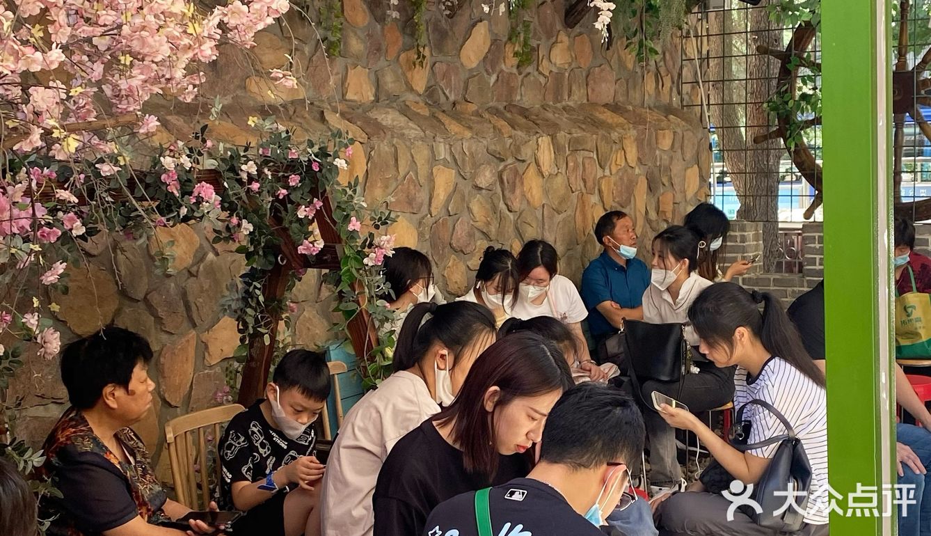 青岛地道海鲜本帮菜！环境超好人气超旺！
