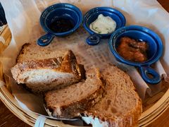 三种酱配酸面包-Mesa Madre梅萨妈妈·Bintana(国贸店)