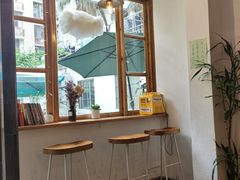 靠窗位-曦Xi Coffee