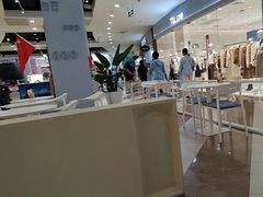 -燕莎奥特莱斯购物中心