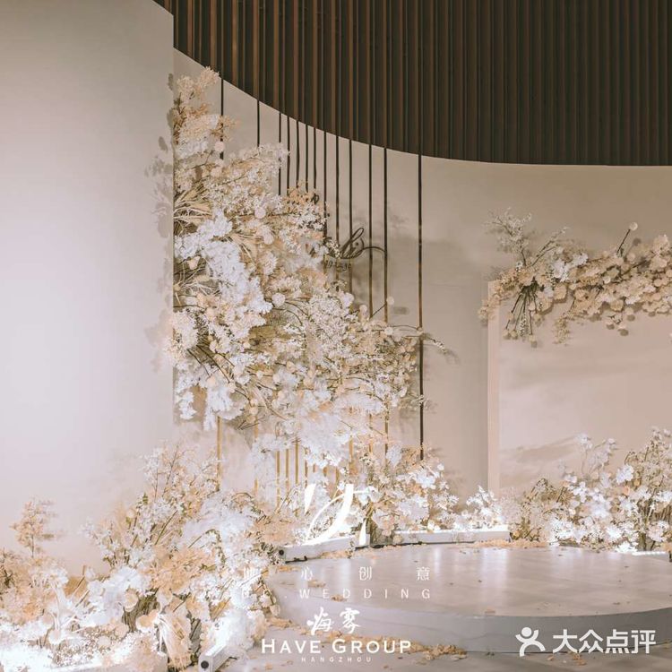 婚礼上自然流露的幸福感让现场更有温馨浪漫的氛围