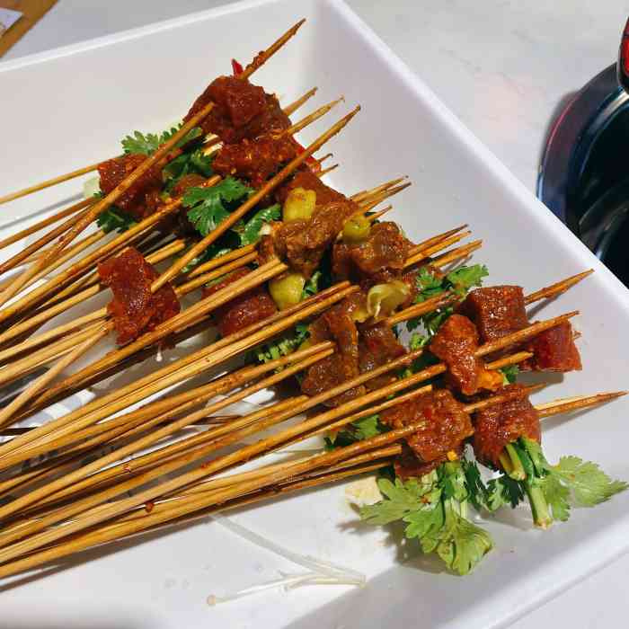 耙耳朵串串(总店)-"夏天最性感不过就是飘着冷气的气泡饮料和裹.