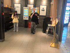 -麦当劳(上海虹桥站30B检票口楼上)