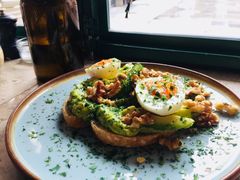 牛油果煮蛋吐司-RAC BAR(安福路店)