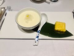 绿豆糕双皮奶时令水果-Yan Ting 宴庭中餐厅(上海静安瑞吉酒店)