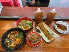 -爆炸头阿姨小四川正宗川味小吃(无任何分店)
