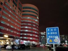 -世纪金源购物中心东区-停车场