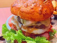 双蛋指椒牛肉汉堡-魏斯理汉堡(西安沣东吾悦店)