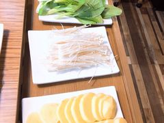 -陆记牛庄·碳锅龙虾烧烤(爱上花园店)