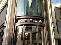 -TESLA 特斯拉(上海太古汇体验店)