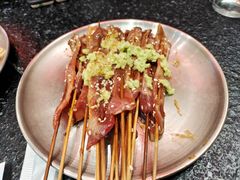 -何妹湿辣牛肉·粤式烧烤砂煲(桂雅路店)