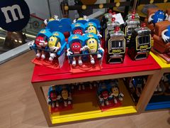 -m豆巧克力世界(上海世茂广场店)