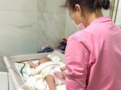 -爱的果实月嫂育婴师(世纪东方店)
