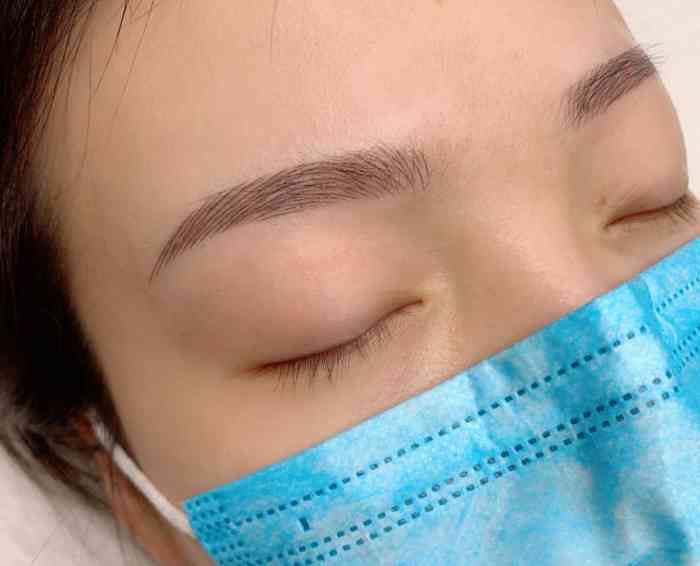 星焦点半永久纹眉纹眼线-"私人工作室,第一次纹得还不错,但是补色的.