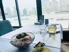 靠窗位-Kathleen's Waitan 凯圣琳江景西餐厅(外滩店)
