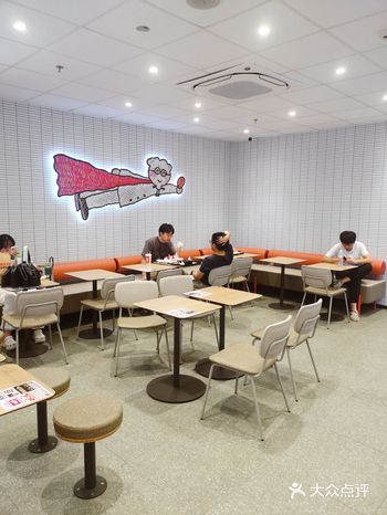 这家店目前地图还无法定位到，不过就在海外联谊大厦首层