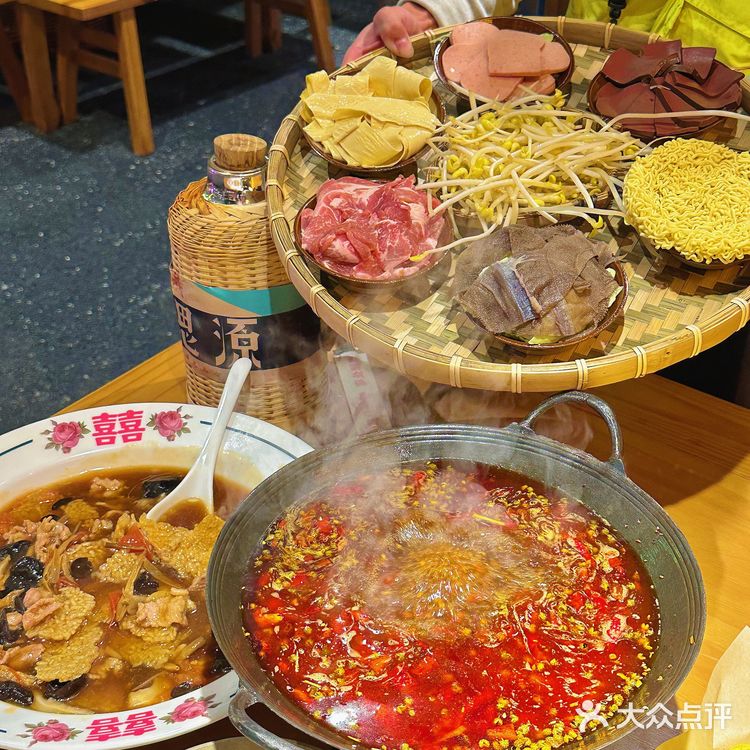 京妞儿美食｜排队一小时‼️只为吃到这口儿重庆冒血旺