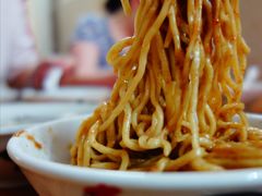 -松树干拌面店