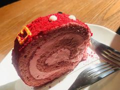 草莓红丝绒卷-星巴克(南通如皋文峰大世界店)