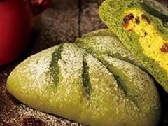 抹茶奶酥软欧包-瑞幸咖啡(南京绿地之窗店)