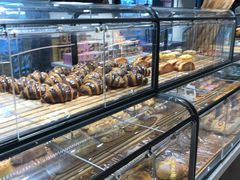 面包甜点陈列柜-金凤成祥(东直门现烤面包店)