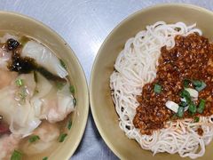 炸酱拌面-老上海食惠裡小籠包生煎包