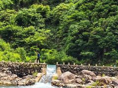 -安吉龙王山峡谷漂流