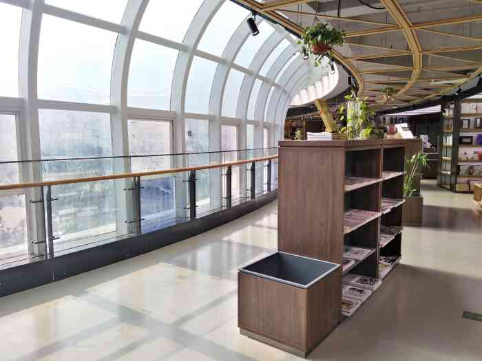 汕头购书中心-"记得上次来这附近还是两三个月前,那时候晚.